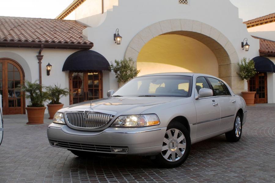  Lincoln Town Car 2003 года  (фото 11 из 68)
